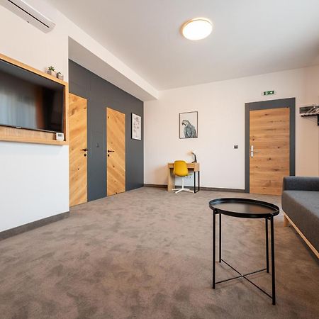 Aparthotel Calvin Oradea Zimmer foto