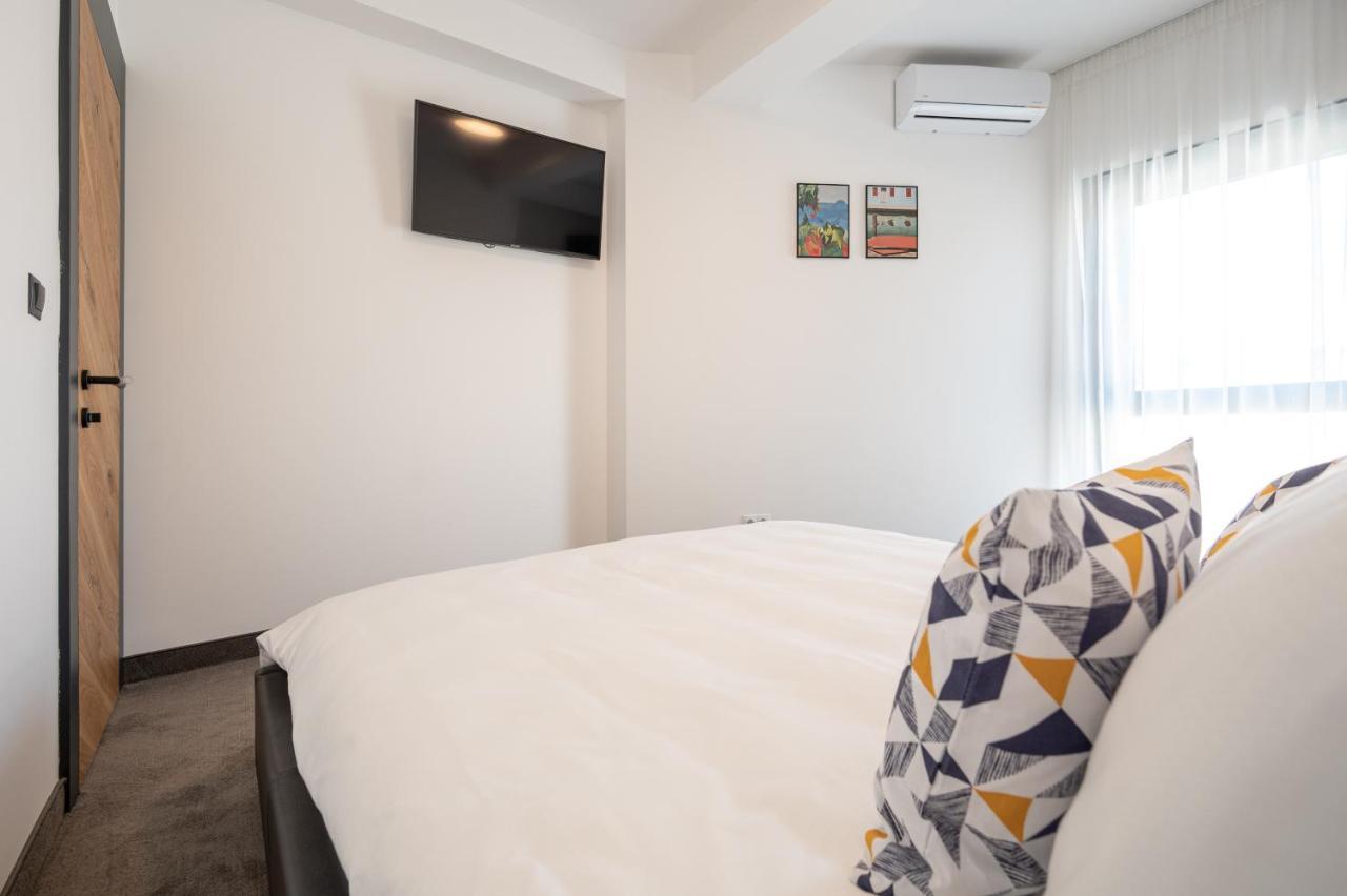 Aparthotel Calvin Oradea Exterior foto