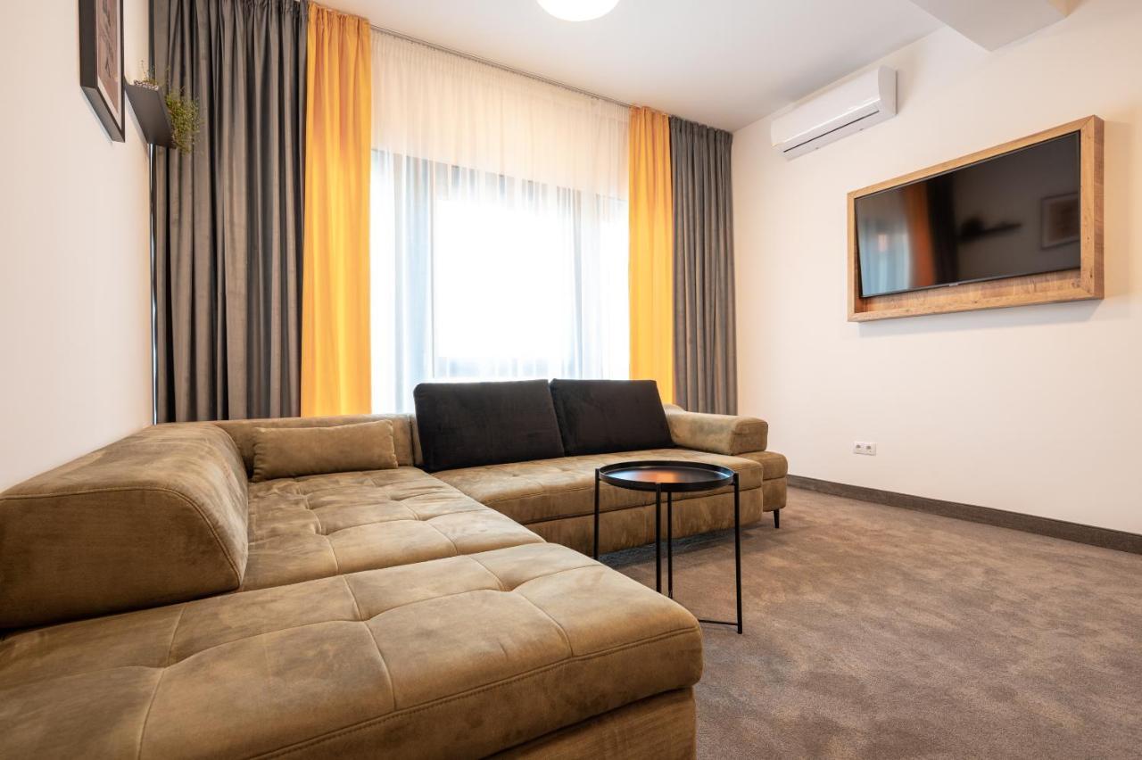 Aparthotel Calvin Oradea Exterior foto